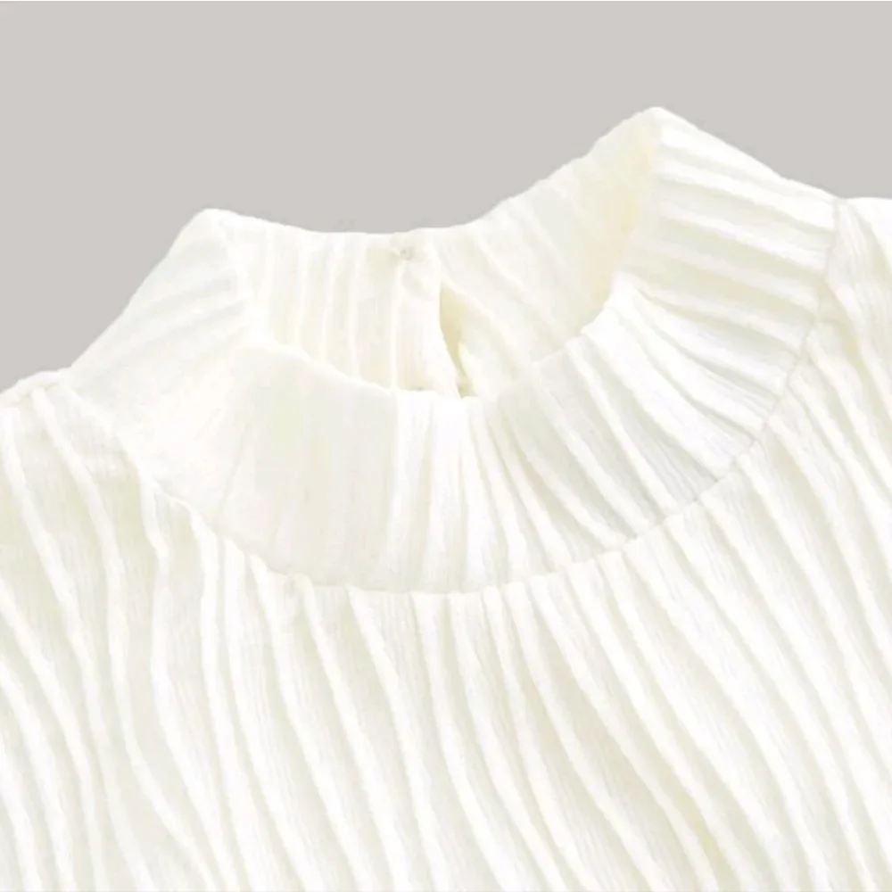 Ivory Mock Neck Key Hole Crop Top - Picture 3 of 5